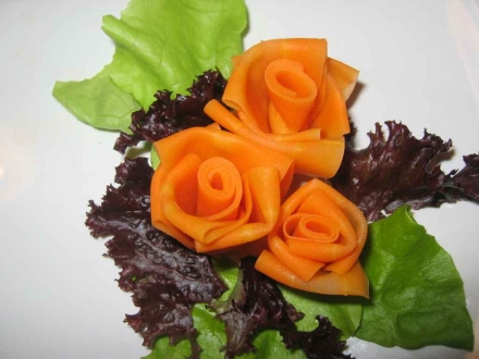 Dekoracje z warzyw i owoców - dekoracja-z-marchewki-roza9.jpg